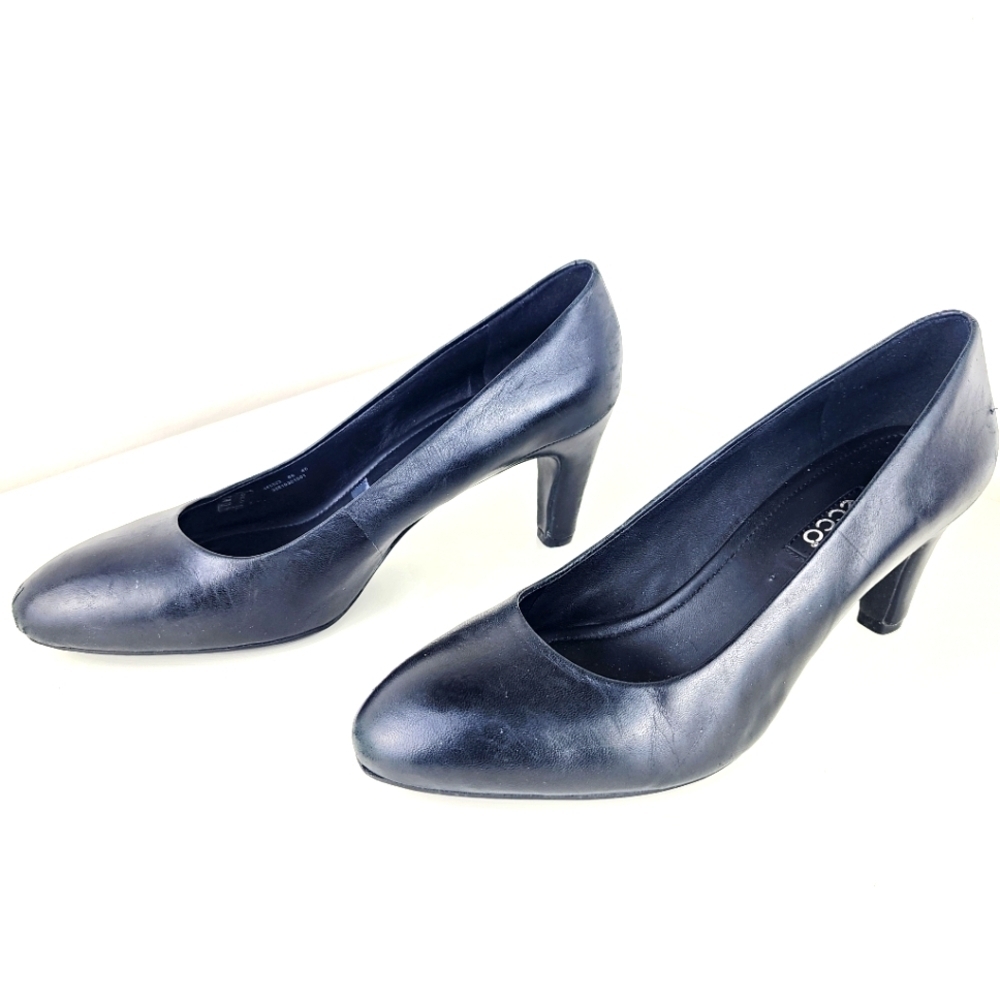 ECCO Sleek Pump Black Leather Womens Size 40 or 9.5
